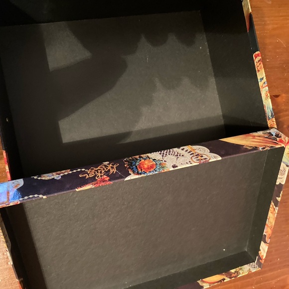 A beautiful heavyweight box with a steel plate for information - Picture 3 of 4